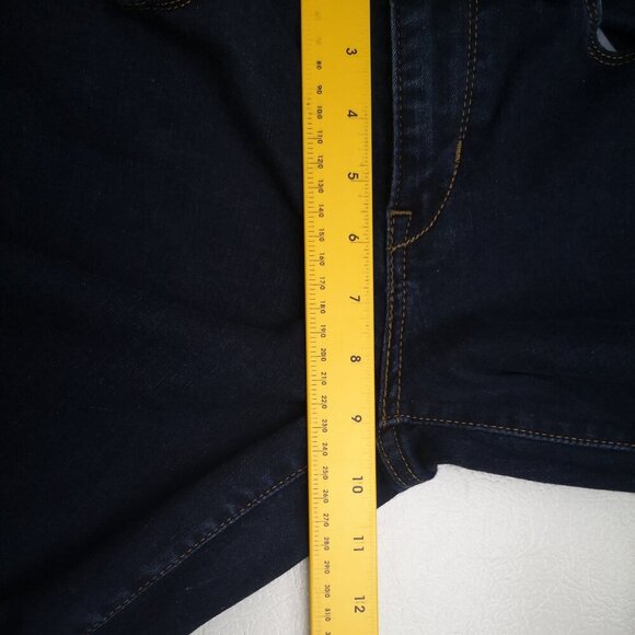 Levi's Ladies Size 4 Dark Wash Classic Mid Rise Skinny Blue Jeans - Picture 9 of 10